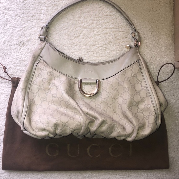 Gucci Handbags - Vintage aunthentic Gucci beige shoulder bag